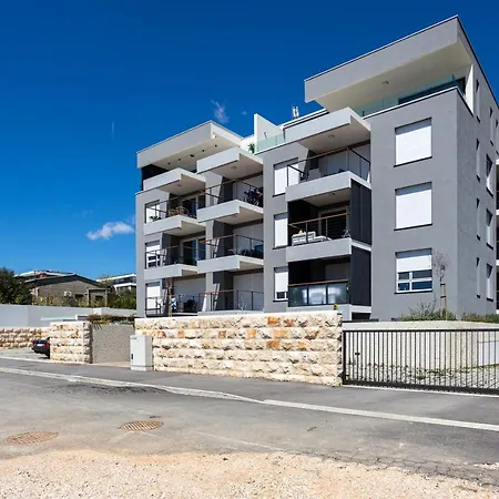Lauretta Apartment